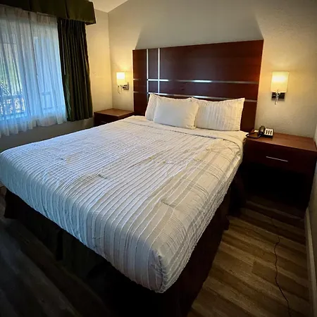 Western Holiday Lodge